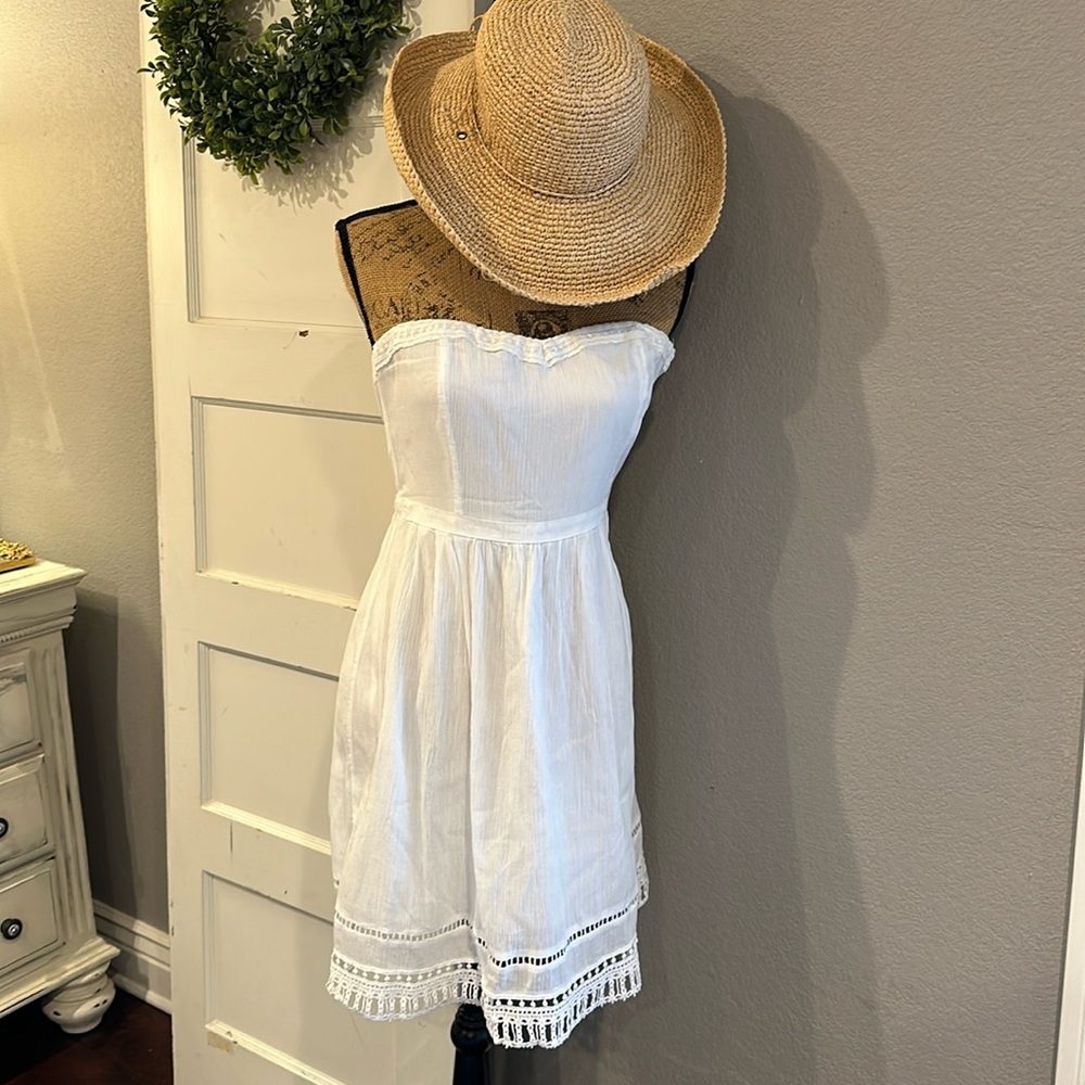 White Strapless Sweetheart Dress